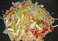 Chinesische Wokpfanne mit Garnelen und H&auml;hnchenfleisch