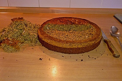 Gefüllte Nusstorte 60