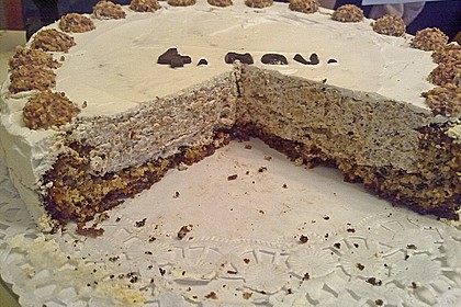 Gefüllte Nusstorte 31