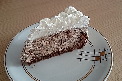 Gefüllte Nusstorte 8