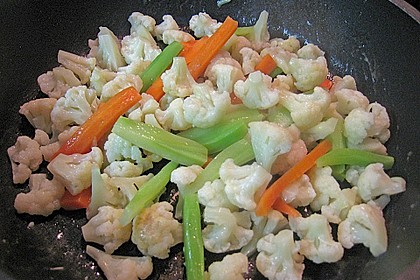 Supreme von der Heidschnucke an Lauchzwiebeln, M&ouml;hren, Brokkoli und Blumenkohlr&ouml;schen 1