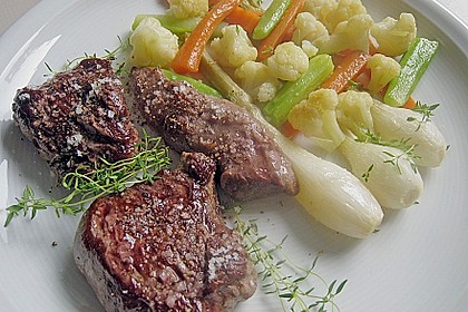 Supreme von der Heidschnucke an Lauchzwiebeln, M&ouml;hren, Brokkoli und Blumenkohlr&ouml;schen 4