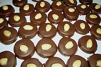 Mandelscheiben mit Marzipan