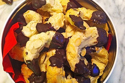 Mandelhörnchen 45