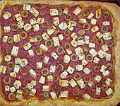 Kartoffelpizza mit Feta und Oliven (Bild)