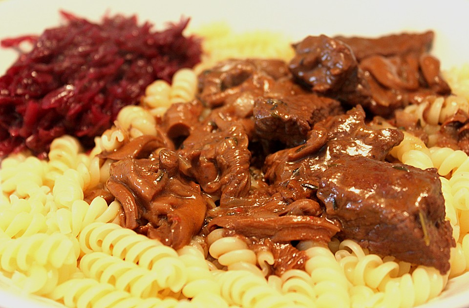 Rindergulasch (Rezept mit Bild)