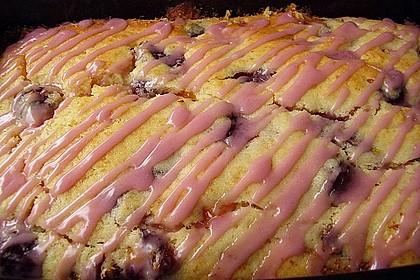 Buttermilch - Kuchen mit Fr&uuml;chten