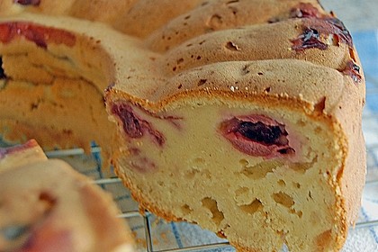 Buttermilch - Kuchen mit Fr&uuml;chten 8