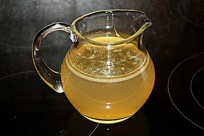 Hausgemachte H&uuml;hnerbr&uuml;he 2