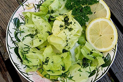 Gr&uuml;ner Salat mit Zitrone 11