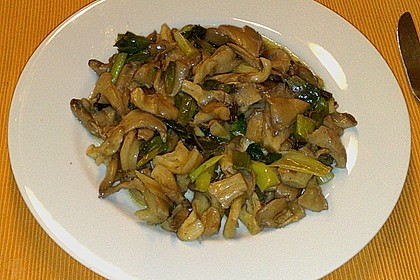 Geschmorte Fr&uuml;hlingszwiebeln und Austernpilze