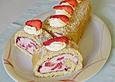 Biskuitrolle mit Erdbeer - Quark - Sahnef&uuml;llung