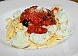 Bandnudeln mit Blumenkohl und Tomaten - Oliven - Sauce