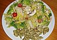 Bunter Salat mit Schnitzelstreifen in Pesto - Marinade