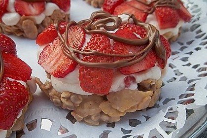 Knuspertorte mit Erdbeeren, Cornflakes 6
