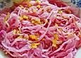 Krautsalat aus gekochtem Wei&szlig;kraut mit Speck