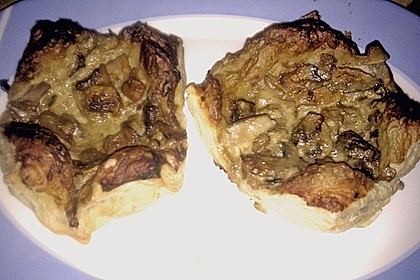 Bl&auml;tterteigkissen mit gemischten Pilzen 1