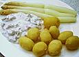 Spargel mit Nordseekrabbensauce und jungen Kartoffeln