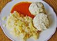 Hirsekl&ouml;&szlig;e mit Tomatensauce