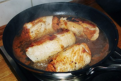 Putenrouladen mit Tomatenf&uuml;llung und gr&uuml;nen Bandnudeln 1