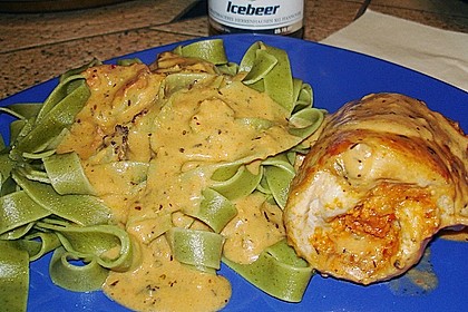 Putenrouladen mit Tomatenf&uuml;llung und gr&uuml;nen Bandnudeln 2