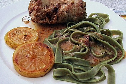 Putenrouladen mit Tomatenf&uuml;llung und gr&uuml;nen Bandnudeln 3