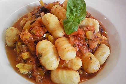 Gnocchi mit Auberginen - Paprika - Tomaten - Sauce 4