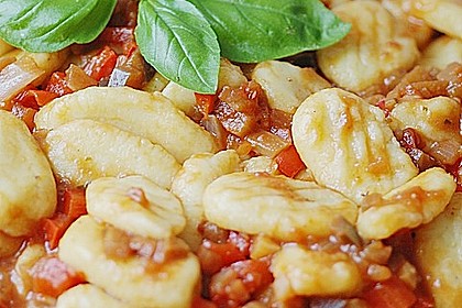 Gnocchi mit Auberginen - Paprika - Tomaten - Sauce 2