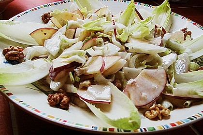 Chicoreesalat mit Walnusssauce