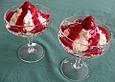 Apfelcreme mit Himbeersauce