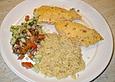 Huhn mit Joghurt - Kruste an Tomatenrelish und indischem Reis