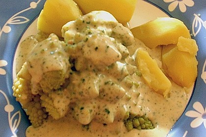 Romanesco mit cremiger K&auml;sesauce und Salzkartoffeln 2