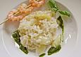 Spargelrisotto mit gr&uuml;nem und wei&szlig;em Spargel