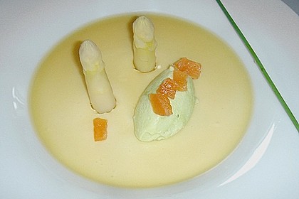Spargelmousse mit Avocadoschaum