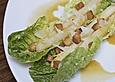 R&ouml;mersalat mit karamellisiertem Spargel