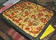 Pizza al pesto rosso