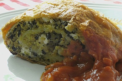 Spinatstrudel mit Bulgur und Schafsk&auml;se