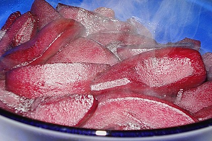 Birnen in Rotwein an Vanilleeis 22