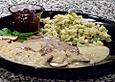 Kalbsschnitzel mit Champignonrahmsauce und Sp&auml;tzle
