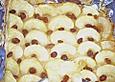 Leckerer Apfelkuchen mit Mandeln und Rosinen