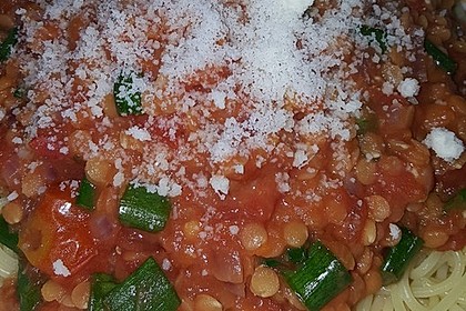 Linsenbolognese mit Pasta und Frühlingszwiebeln 13