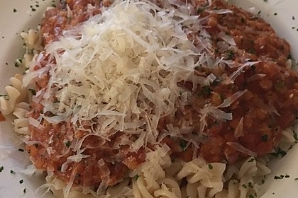 Linsenbolognese mit Pasta und Frühlingszwiebeln 24