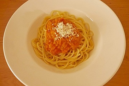 Linsenbolognese mit Pasta und Frühlingszwiebeln 11