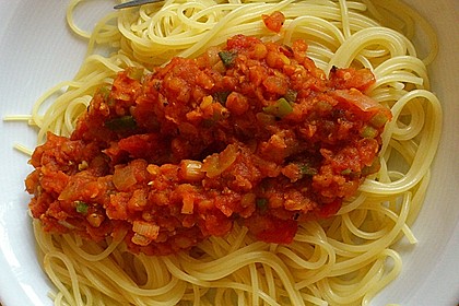 Linsenbolognese mit Pasta und Frühlingszwiebeln 20