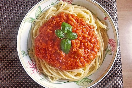 Linsenbolognese mit Pasta und Frühlingszwiebeln 3