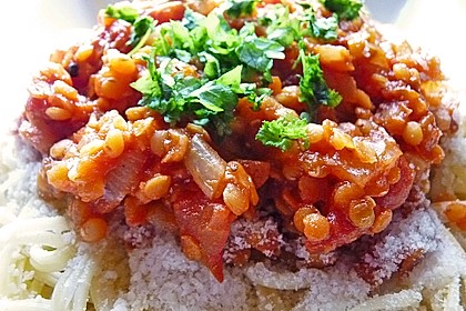 Linsenbolognese mit Pasta und Frühlingszwiebeln 2
