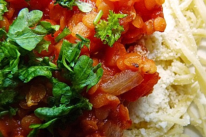 Linsenbolognese mit Pasta und Frühlingszwiebeln 6