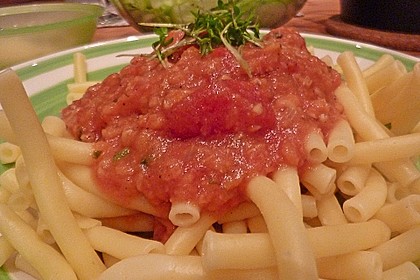 Linsenbolognese mit Pasta und Frühlingszwiebeln 25