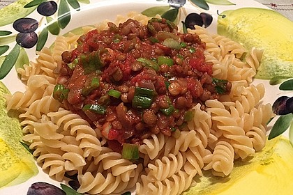 Linsenbolognese mit Pasta und Frühlingszwiebeln 4