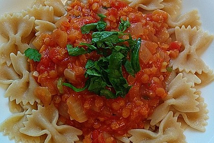Linsenbolognese mit Pasta und Frühlingszwiebeln 5